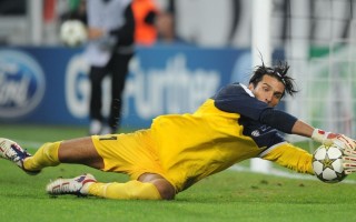 海星体育官网|巅峰对决的回响，当科比与麦迪相遇 21次交手揭示胜负天平