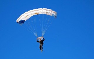 【海星体育】每体曝姆巴佩为冲击C罗纪录强行复出 伤情加剧引深思，巨星执念背后的代价