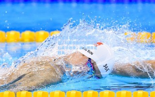 海星体育|周三德甲焦点战，科隆铁血防守迎战拜仁豪华进攻，战术博弈定胜负