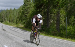 海星体育官网|铁卫传射建功，凯恩破德甲纪录，拜仁4-0大胜延续自然年客场不败